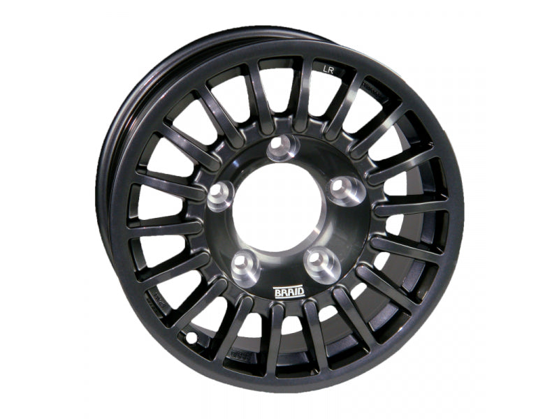 Jante en aluminium BRAID Winrace Noire 7x16 5x150 ET10, vue en gros plan, pour véhicule tout-terrain.