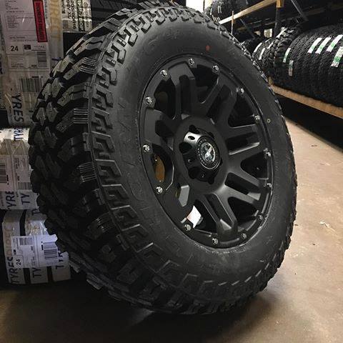 Jante American Racing AR200 noire 8,5x17 pouces, 6x139,7mm, ET0, CB106,25mm, pour véhicule tout-terrain.