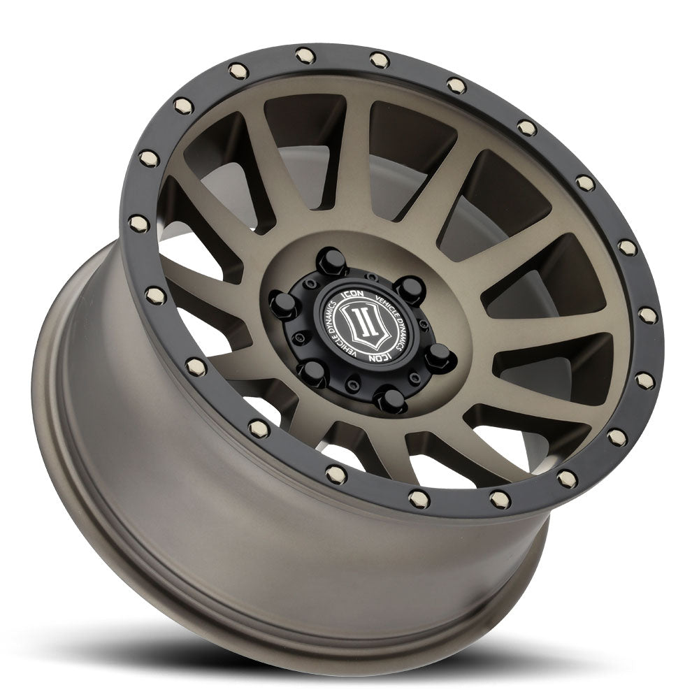 Jante ICON Alloys Compression 4x4 renforcée pour performance off-road, visible avec design robuste et finition résistante.