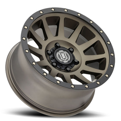 Jante ICON Alloys Compression 4x4 renforcée pour performance off-road, visible avec design robuste et finition résistante.
