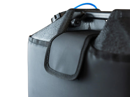Housse isotherme multicouche ONTAP pour jerrycan douche portable, maintien de la température et protection.
