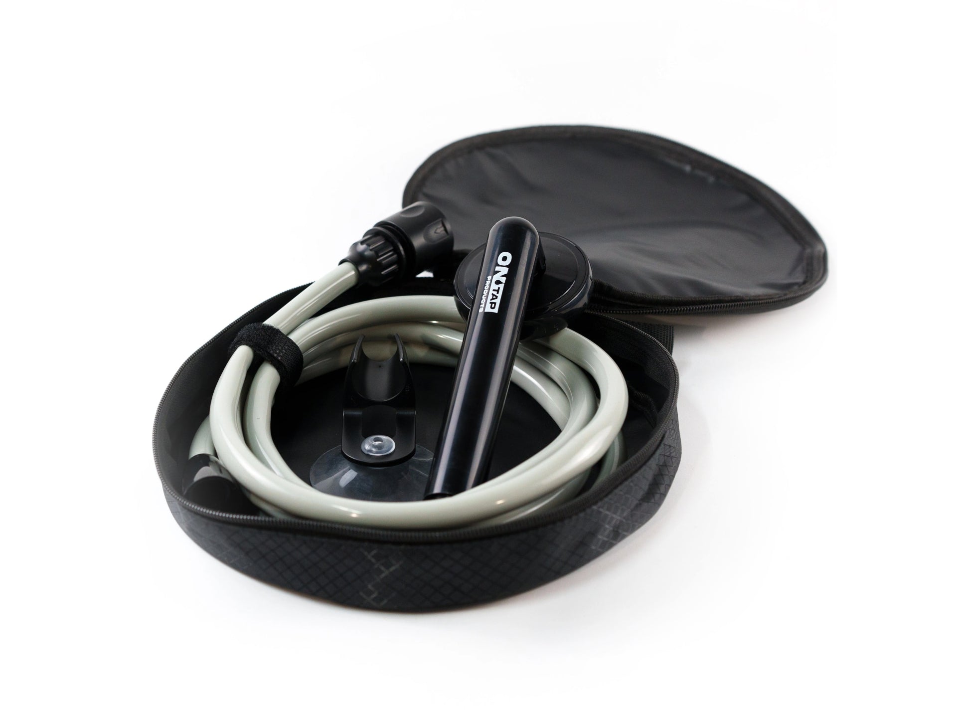Pommeau de douche OffRoad ONTAP avec flexible 2,4 m et fixations, conçu pour utilisation en extérieur ou en camping.