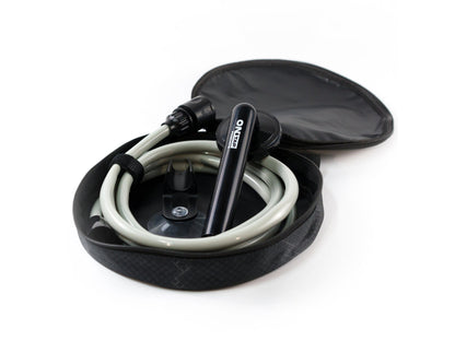Pommeau de douche OffRoad ONTAP avec flexible 2,4 m et fixations, conçu pour utilisation en extérieur ou en camping.