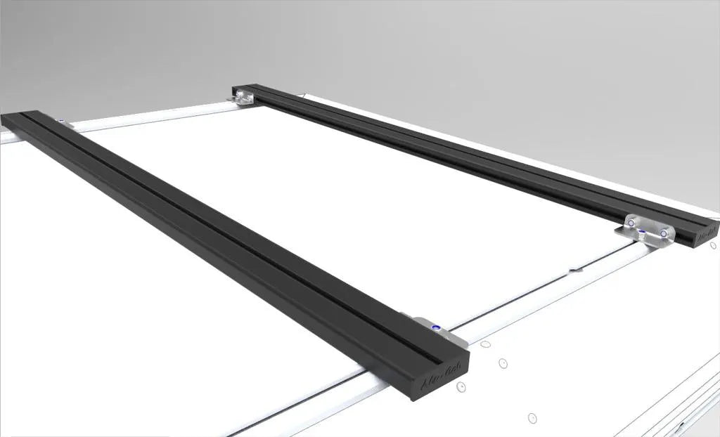 Kit de 2 barres de toit en aluminium Alu-Cab pour véhicule, vues de face avec fixation et profil allongé.