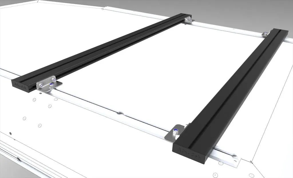 Kit de 2 barres de toit en aluminium Alu-Cab, fixations solides pour véhicule tout-terrain, vue des barres installées.