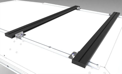 Kit de 2 barres de toit en aluminium Alu-Cab, fixations solides pour véhicule tout-terrain, vue des barres installées.