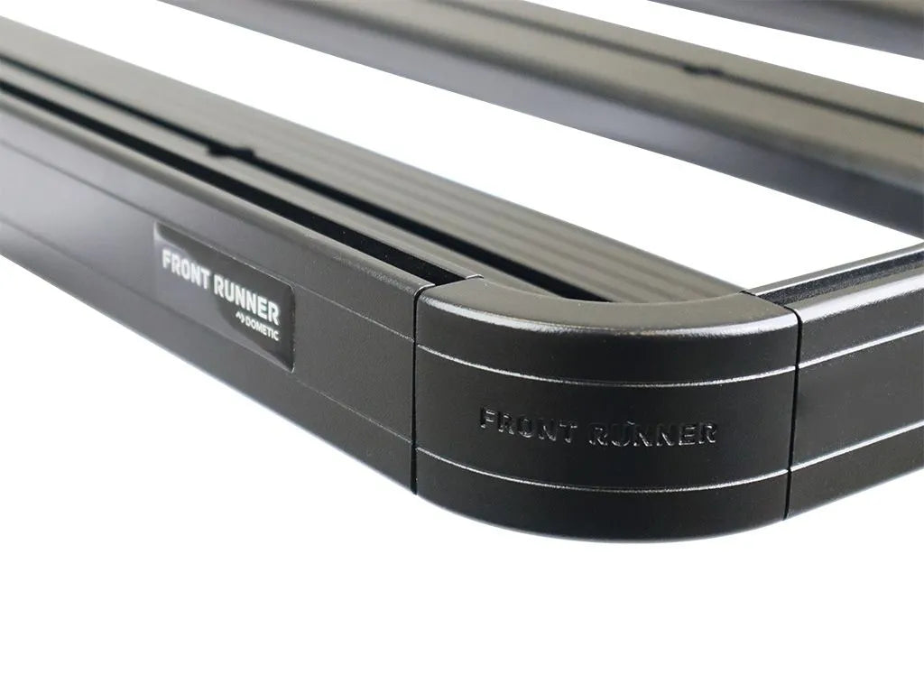 Galerie de toit Slimline II pour Suzuki Jimny 1998-2018 de la marque Front Runner, vue de face montrant la structure légère en aluminium.