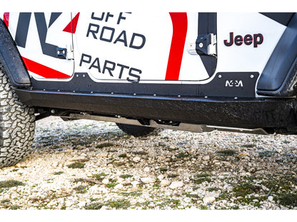 Protections de bas de caisse et marche-pieds pour Jeep Wrangler Unlimited JLU 5 portes N4 OFFROAD, robustes et résistants.