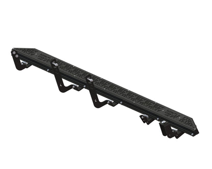 Protège-bas de caisse Mercedes Sprinter W907 N4-Offroad, marche-pieds robustes en acier pour protection et accessibilité.