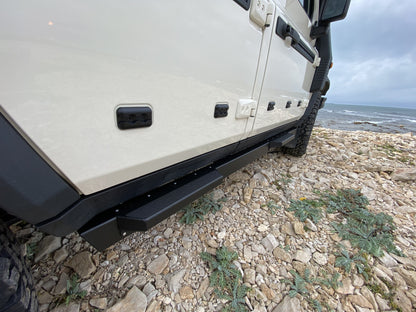 Protections rectangulaires pour bas de caisse Ineos Grenadier, marche-pieds N4 OFFROAD, accessoires tout-terrain robustes.