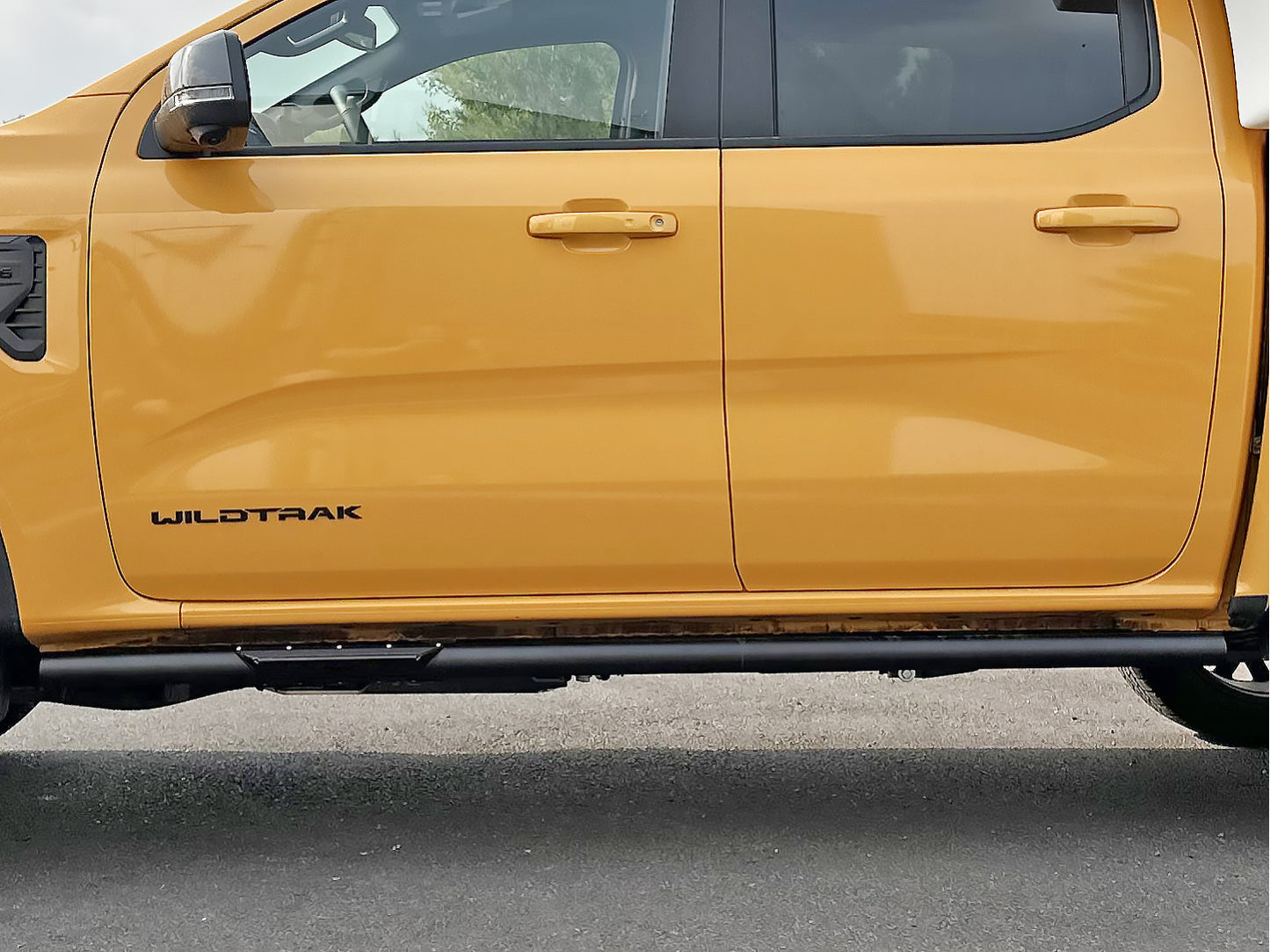 Protections tubulaires bas de caisse pour Ford Ranger T9 2023+ par N4 OFFROAD, marche-pieds robustes pour 4x4.