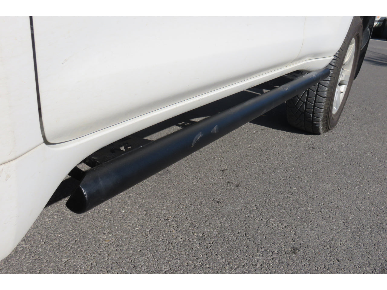 Marche-pieds N4 OFFROAD avec protections tubulaires de bas de caisse pour Toyota GDJ155 N4, robuste et adapté à l'off-road.