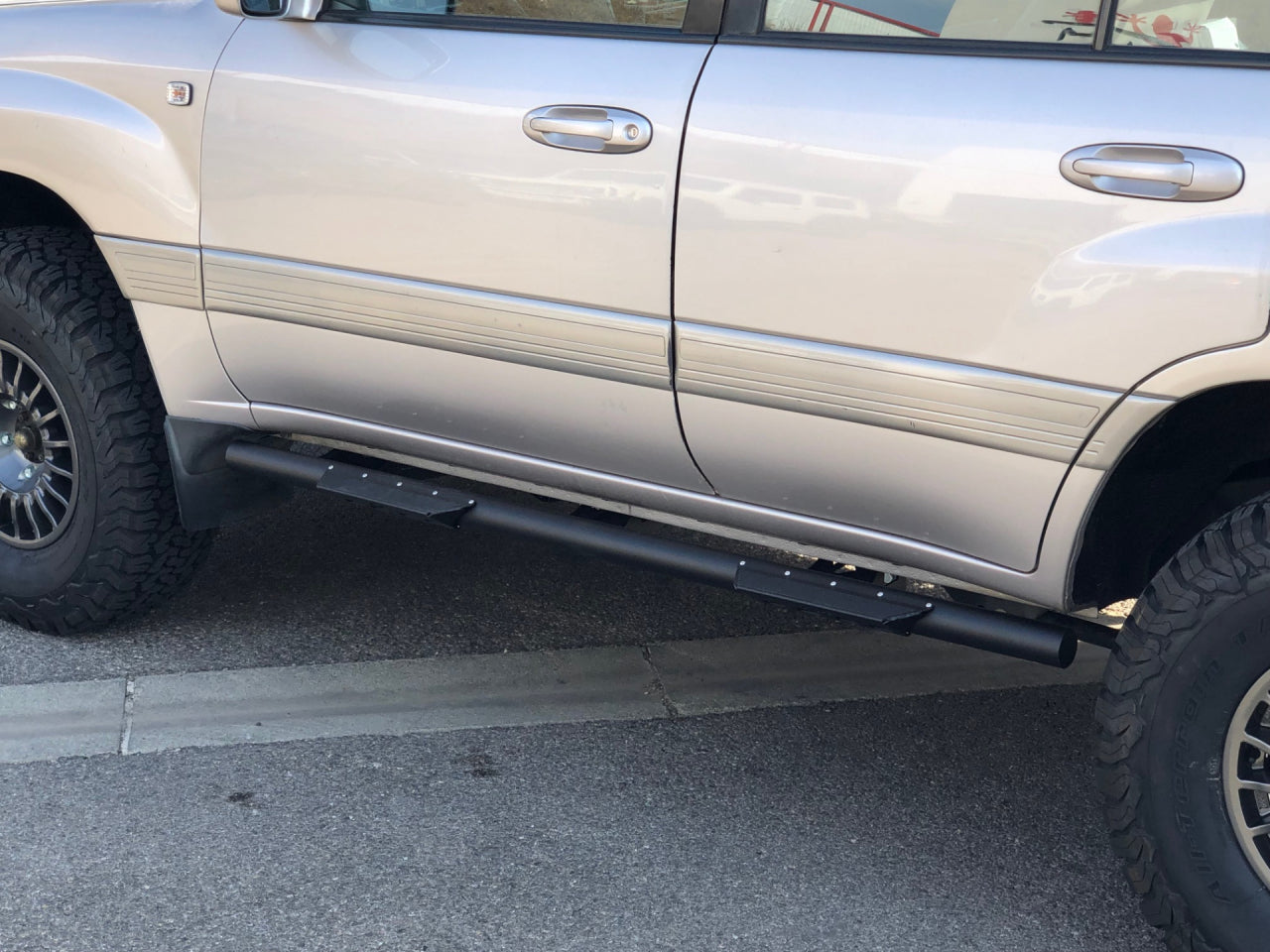 Marche-pieds N4 OFFROAD avec protections tubulaires pour bas de caisse Toyota HDJ100, robuste et adapté à l off-road