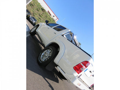 Protections tubulaires de bas de caisse N4 OFFROAD pour Toyota Hilux Vigo, marche-pieds robustes en acier pour off-road.