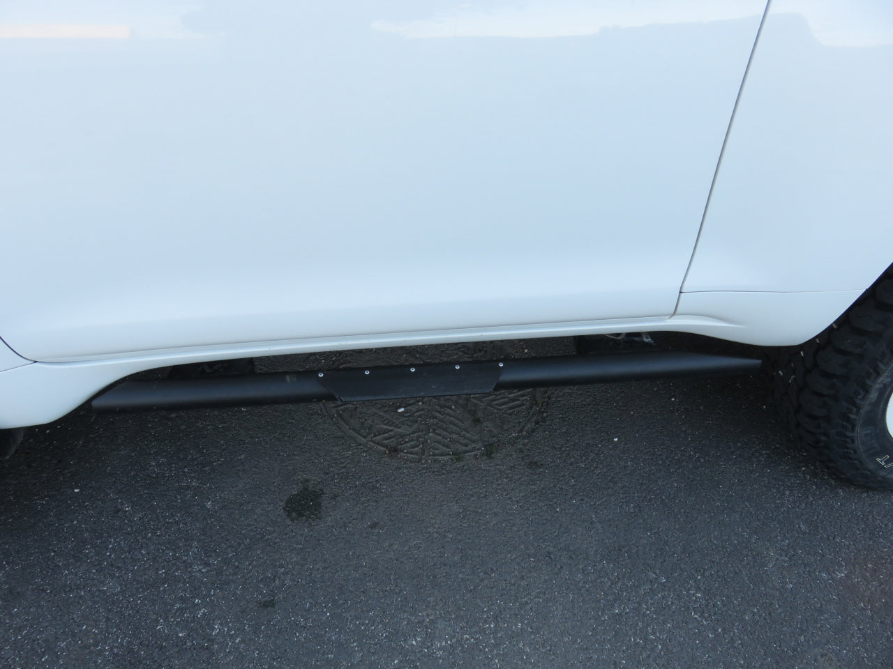 Protection tubulaire de bas de caisse Toyota KDJ155 N4 OFFROAD, marche-pieds robustes pour véhicule tout-terrain.