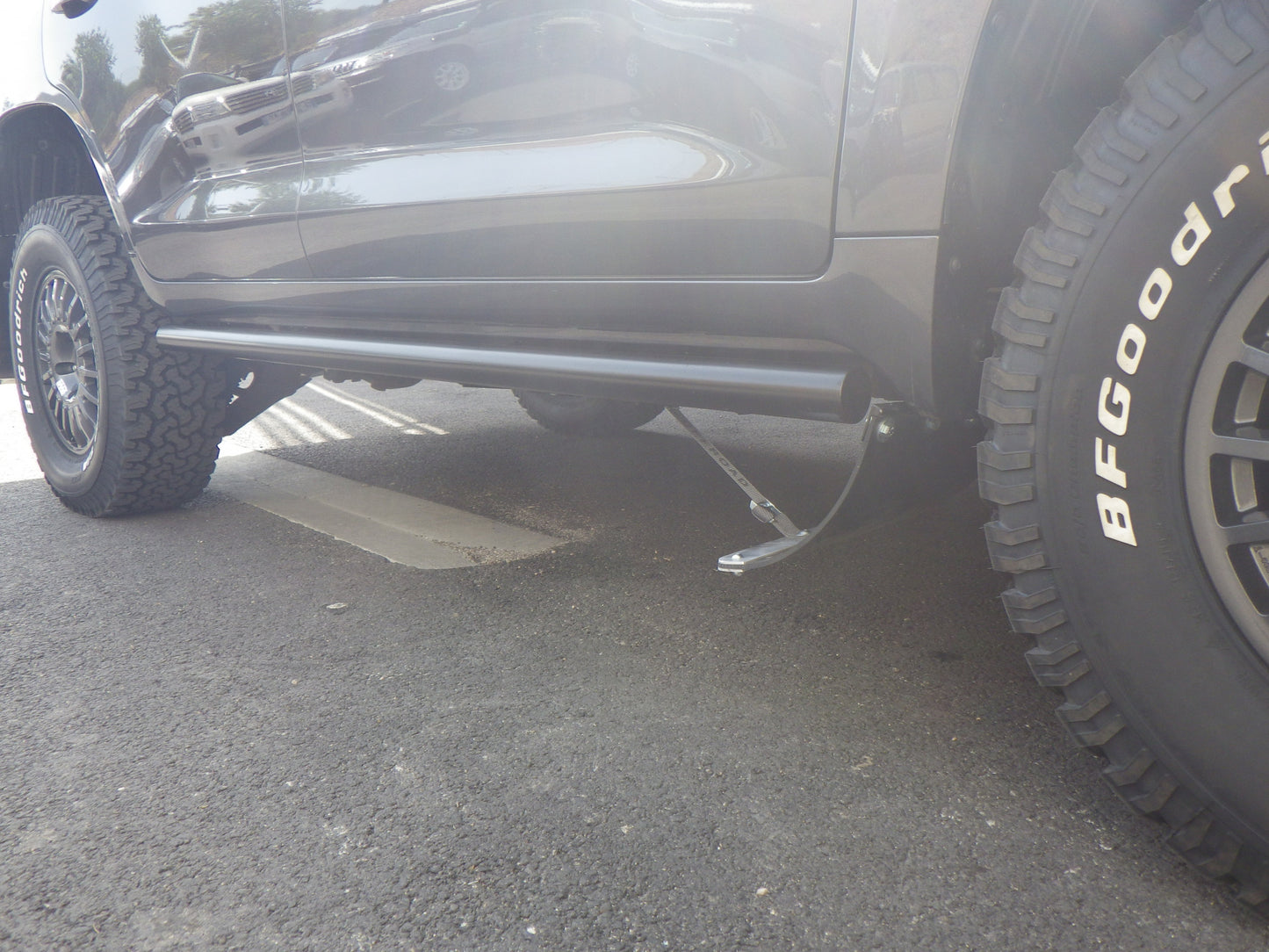 Protections tubulaires de bas de caisse Toyota VDJ200 N4-Offroad, marche-pieds robustes pour véhicule tout-terrain.