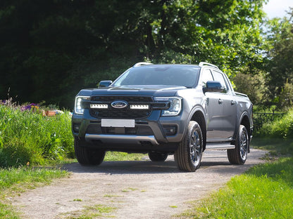 Kit de calandre LED LAZER LAMPS pour Ford Ranger Wildtrak 2023+ avec phares LED intégrés et design robuste.