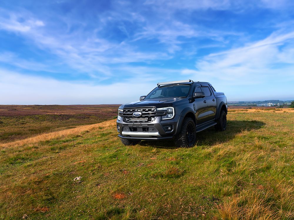 Pack LED Calandre LAZER LAMPS pour Ford Ranger Wildtrak 2023+ avec grille et éclairage LED puissant.