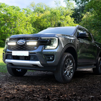 Kit de phares LED pour calandre LAZER LAMPS sur Ford Ranger Wildtrak 2023+ avec grille et éclairage puissant.