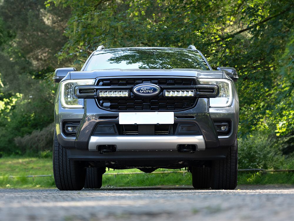 Kit de calandre LED LAZER LAMPS pour Ford Ranger Wildtrak 2023+ avec phares LED intégrés et grille de protection.