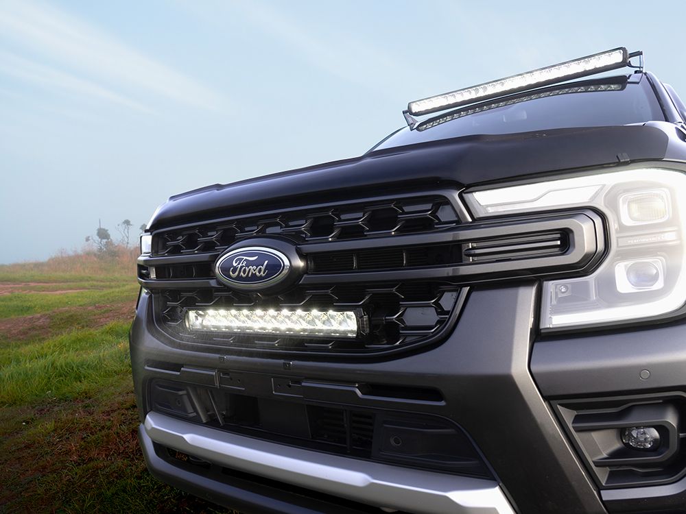 Pack LED de calandre LAZER LAMPS pour Ford Ranger Wildtrak 2023+ avec grille et éclairage LED.