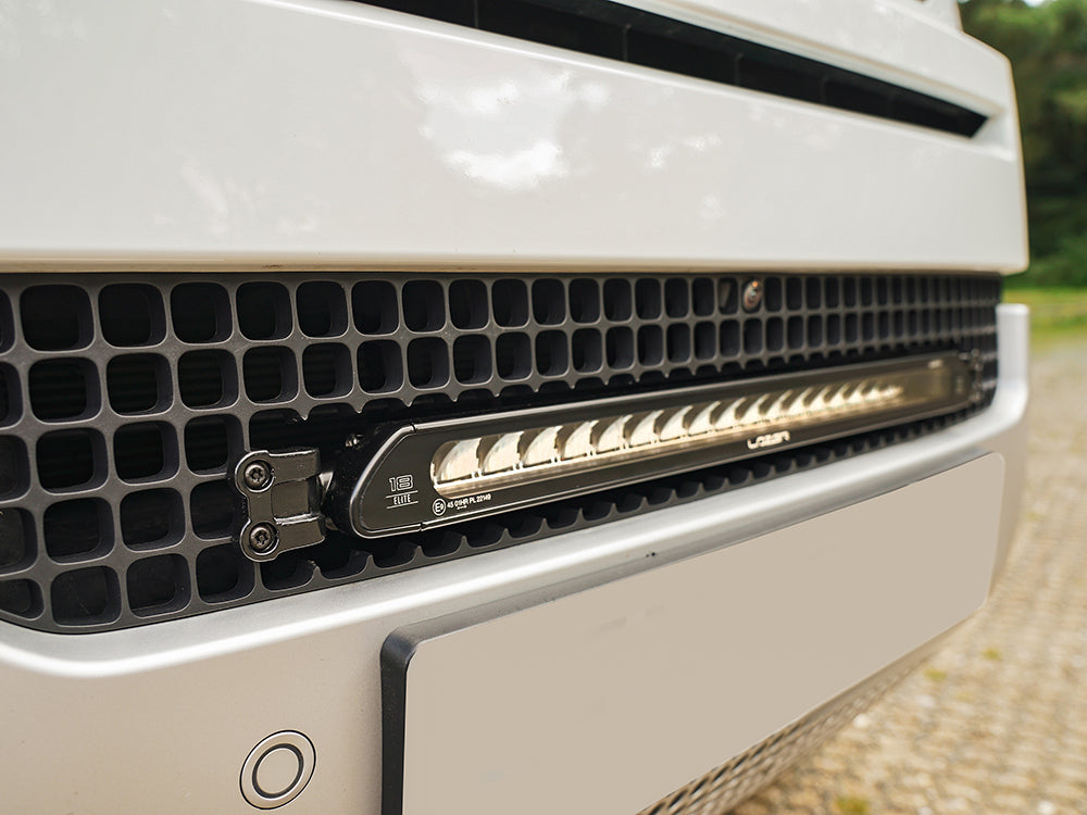 Kit de phares LED pour calandre Land Rover Defender 2020+ par LAZER LAMPS, composants lumineux pour la grille du véhicule.
