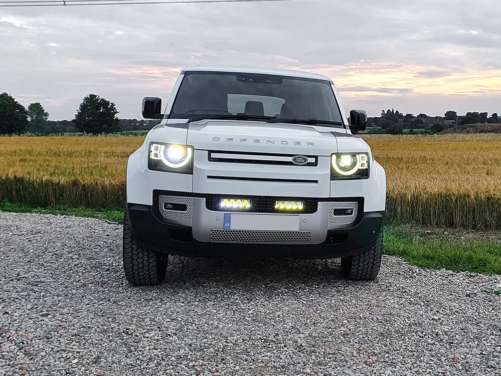Kit de phares LED pour calandre LAZER LAMPS pour Land Rover Defender 2020+, installation sur la grille.