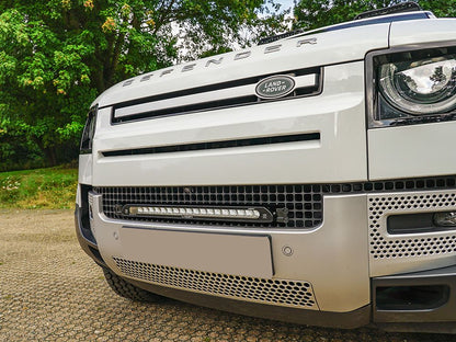 Kit de LED pour calandre LAZER LAMPS sur Land Rover Defender 2020+ avec phares LED intégrés.