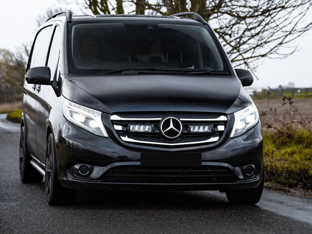 Kit de calandre LED LAZER LAMPS pour Mercedes Vito, illuminate la grille avec un éclairage LED puissant et moderne.