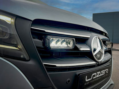 Kit de phares LED pour calandre Mercedes Vito de LAZER LAMPS, moderne et lumineux, installation sur la grille du véhicule.