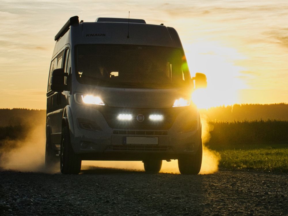 Pack LED Calandre LAZER LAMPS pour Fiat Ducato 2014-2021, phares LED élégants pour une meilleure visibilité et style.