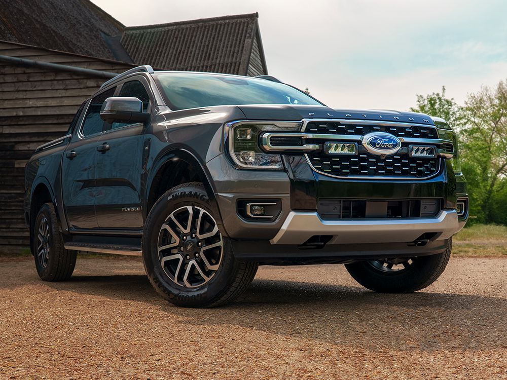 Pack LED Calandre LAZER LAMPS pour Ford Ranger Platinum 2023+ avec phares LED intégrés et design moderne.