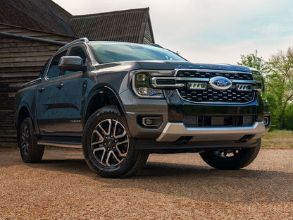 Pack LED Calandre LAZER LAMPS pour Ford Ranger Platinum 2023+ avec phares LED intégrés et design moderne.