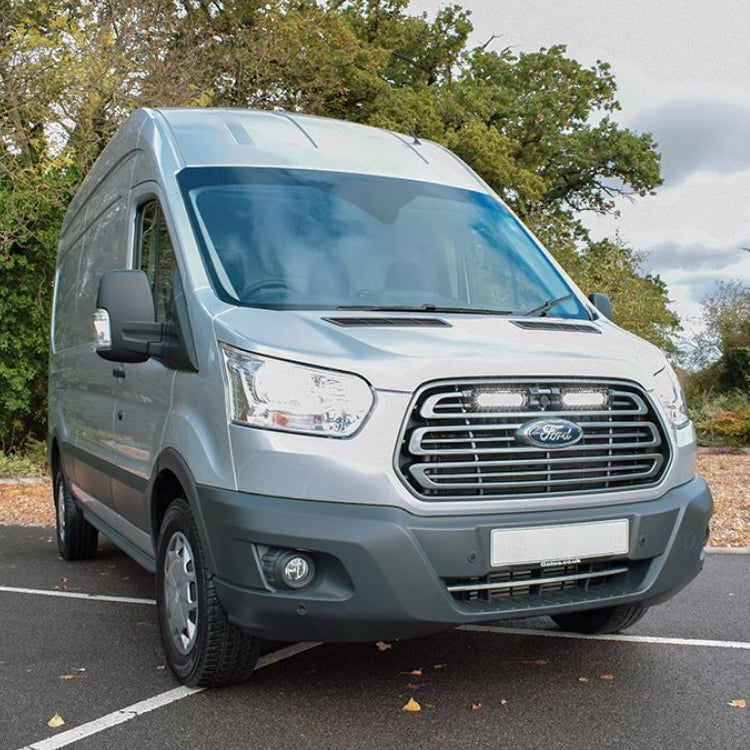 Pack LED Calandre LAZER LAMPS pour Ford Transit 2015-2018, éclairage LED robuste et design moderne pour véhicule utilitaire.