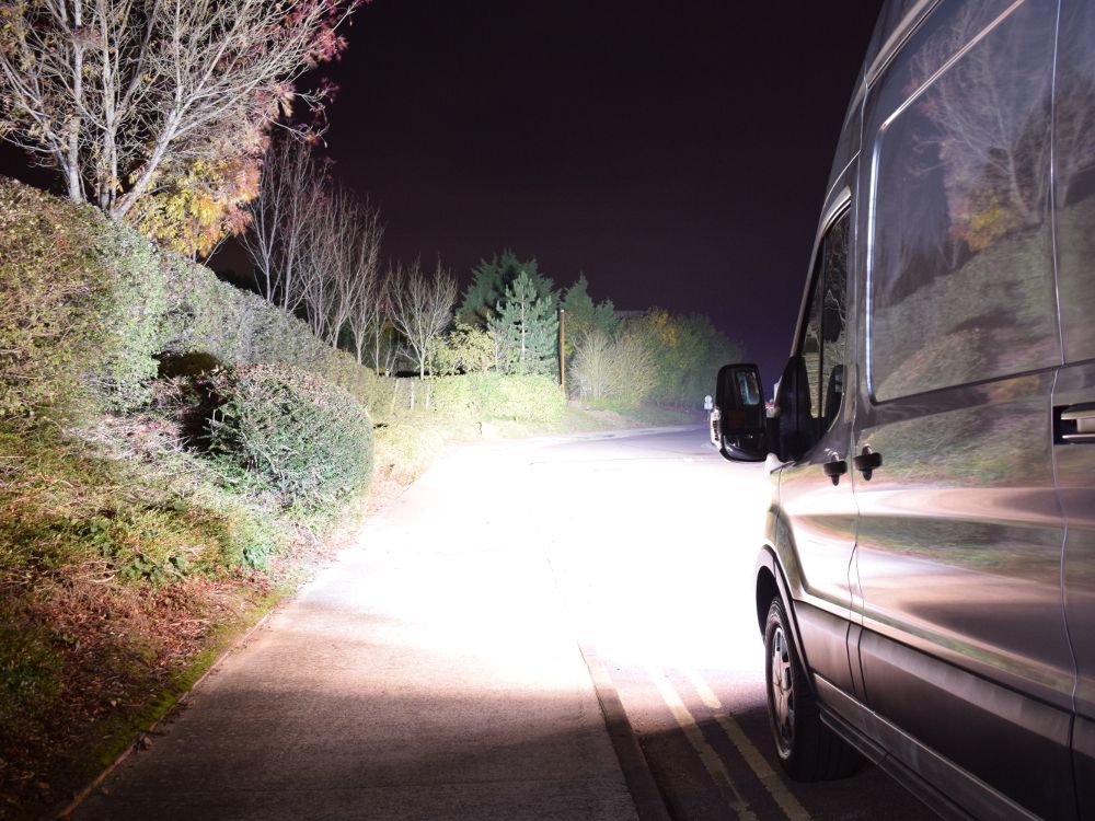 Pack LED Calandre LAZER LAMPS pour Ford Transit 2015-2018, ensemble d'éclairages LED modernes pour la calandre.