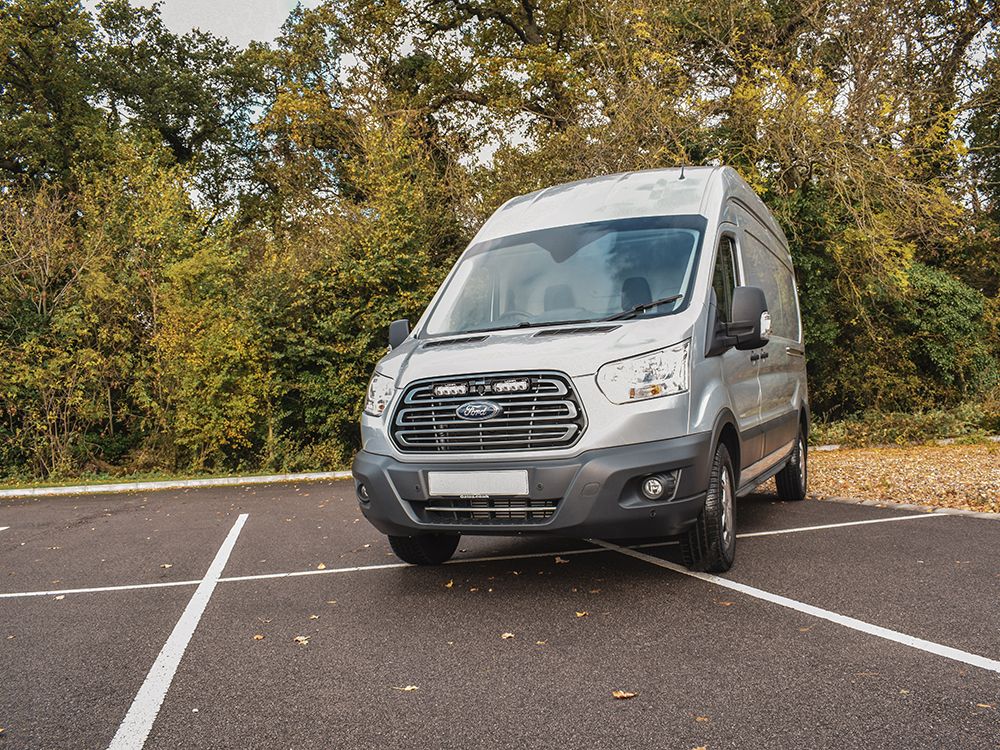 Pack LED Calandre LAZER LAMPS pour Ford Transit 2015-2018, kit d'éclairage LED robuste pour calandre.