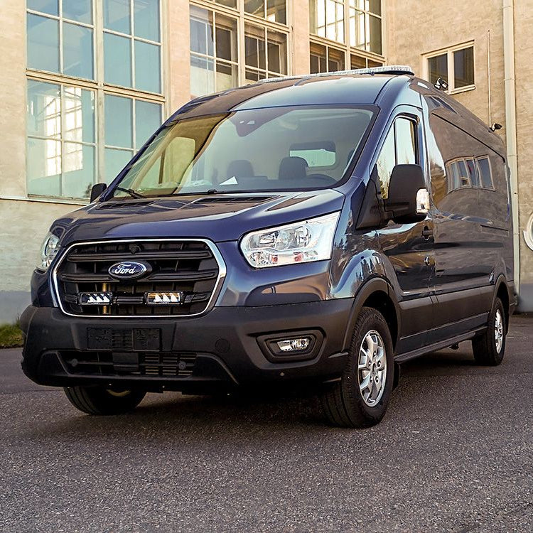 Pack LED de calandre LAZER LAMPS pour Ford Transit 2019+ avec phares LED intégrés, design moderne et éclairage puissant.
