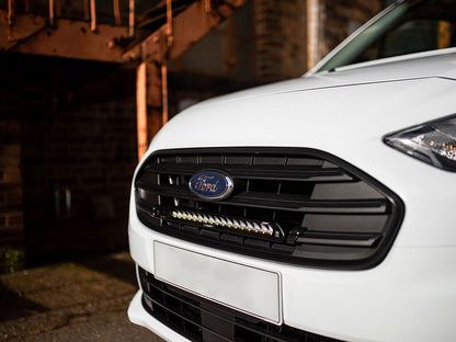 Pack LED Calandre LAZER LAMPS pour Ford Transit Connect 2018-2021, éclairage LED moderne et durable pour la calandre.