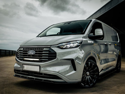 Pack LED de calandre LAZER LAMPS pour Ford Transit Custom 2024+ avec phares LED intégrés visibles dans l'image.