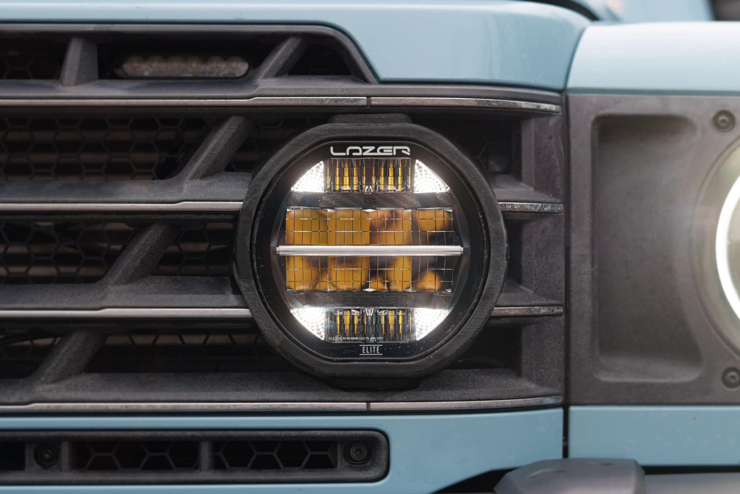 Pack LED Calandre LAZER LAMPS pour Ineos Grenadier 2023, phares LED robustes pour une meilleure visibilité en conduite tout-terrain.