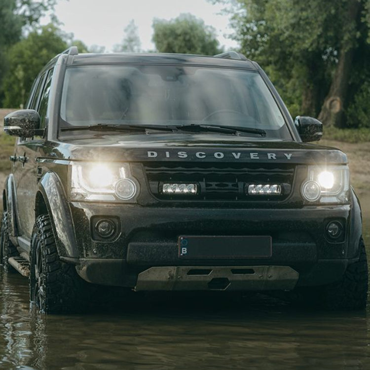 Pack LED Calandre LAZER LAMPS pour Land Rover Discovery 4 2014-2016 avec éclairage LED moderne et design élégant.