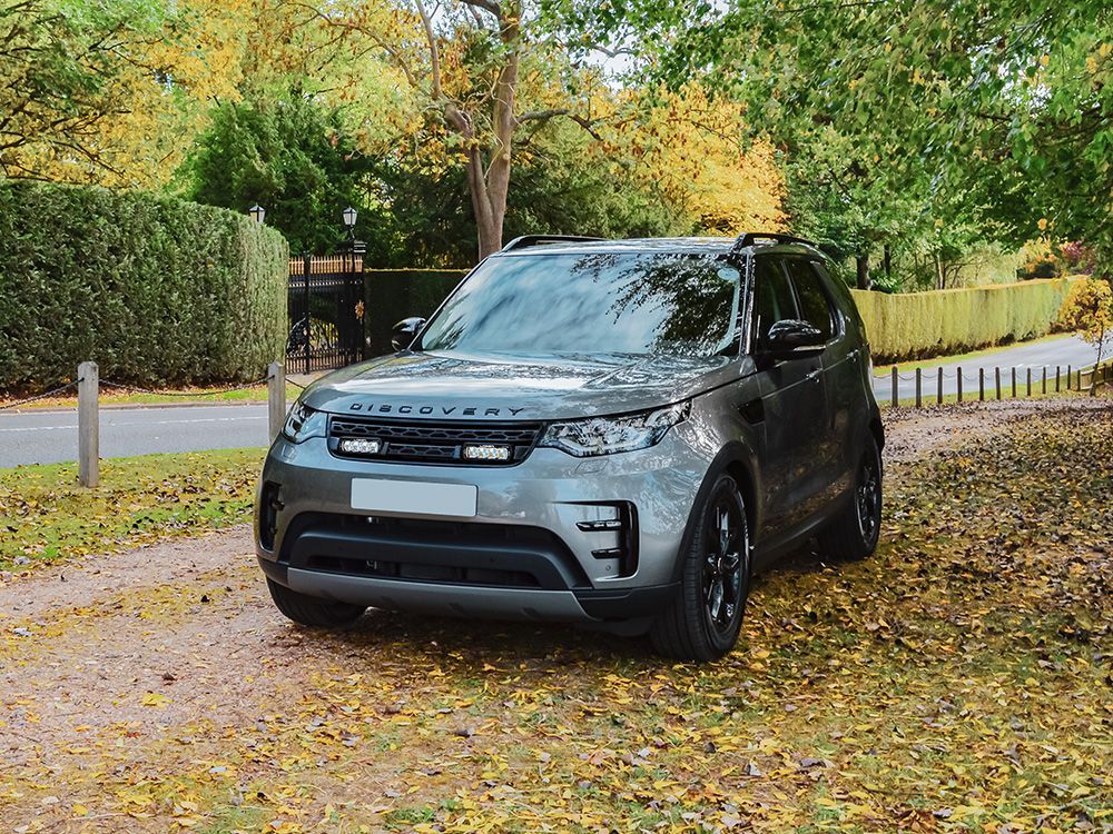 Ensemble de LEDs pour calandre LAZER LAMPS sur Land Rover Discovery 5 2017-2020, avec éclairage brillant.
