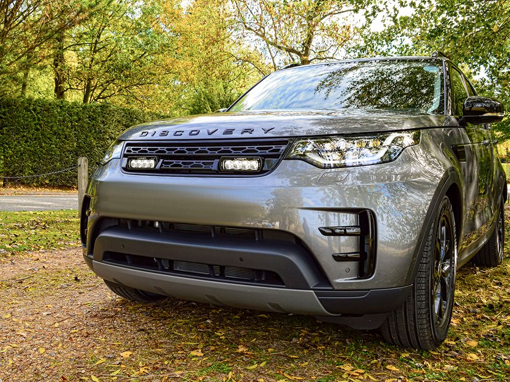 Pack LED Calandre LAZER LAMPS pour Land Rover Discovery 5 2017-2020, composé de phares LED modernes et performants.