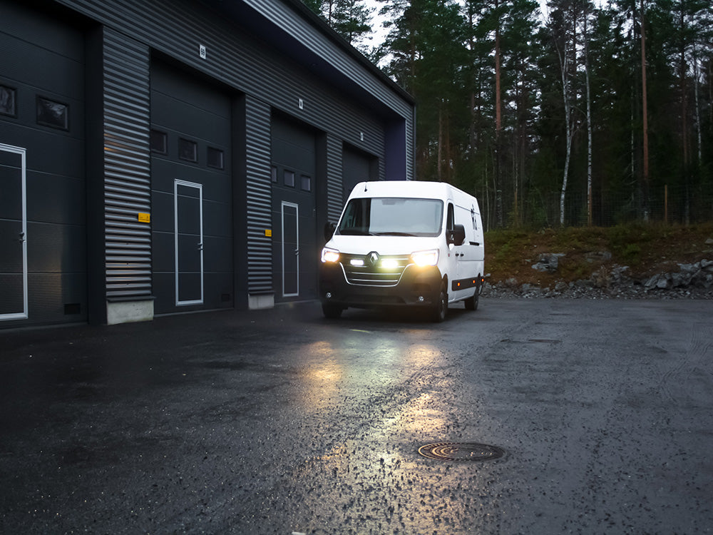 Pack LED Calandre LAZER LAMPS pour Renault Master 2020-2023, phares LED modernes pour calandre.