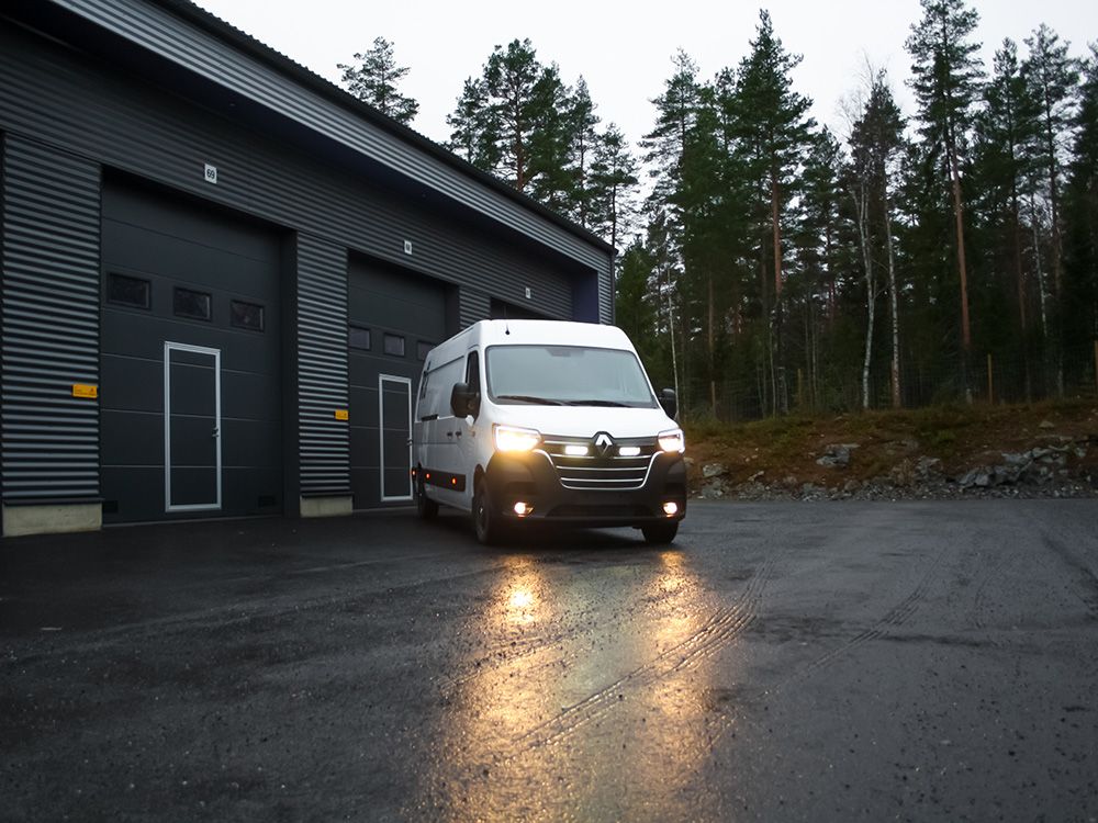 Pack LED Calandre LAZER LAMPS pour Renault Master 2020-2023, ensemble de phares LED pour calandre, design moderne et lumineux.