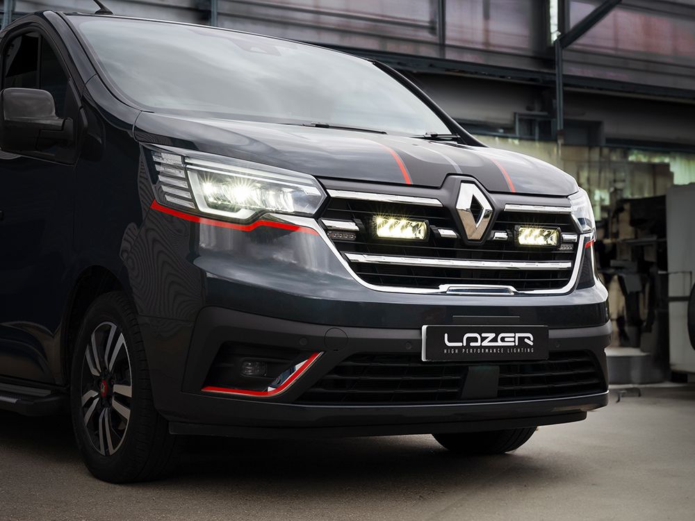 Pack LED Calandre LAZER LAMPS pour Renault Trafic, phares à LED modernes et brillants intégrés à la calandre du véhicule.