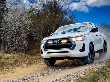 Pack LED Calandre LAZER LAMPS pour Toyota Hilux Active et Icon 2021+ avec phares LED intégrés.