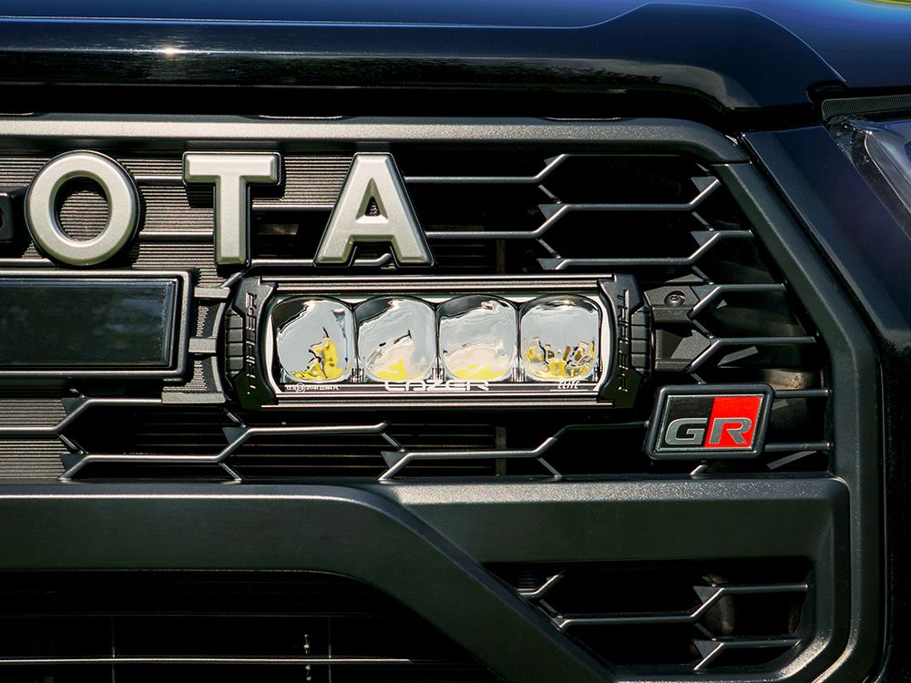 Pack LED calandre LAZER LAMPS pour Toyota Hilux GR Sport, éclairage LED robuste et moderne pour calandre de véhicule.