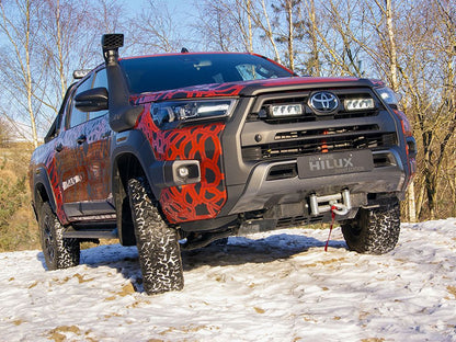 Pack LED Calandre LAZER LAMPS pour Toyota Hilux Invincible, ensemble d'éclairage LED pour calandre robuste et moderne.