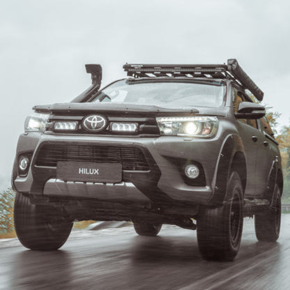 Pack LED Calandre LAZER LAMPS pour Toyota Hilux Revo, phares LED intégrés dans la calandre pour un éclairage puissant.